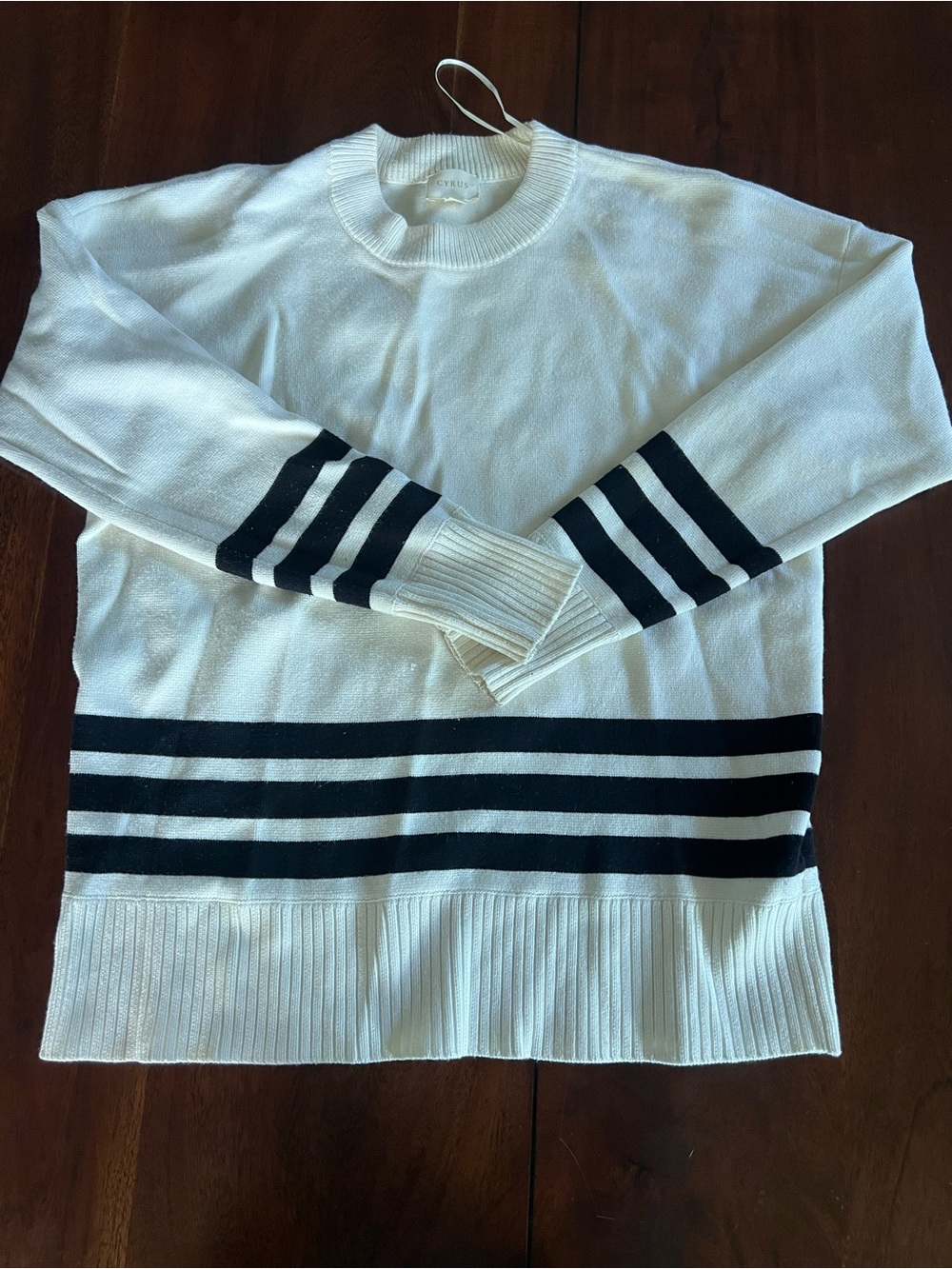 Women’s White and Black sweater | Cyrus | Size Small